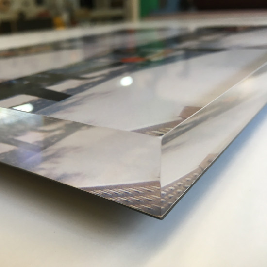 Massiv und mit extra Tiefenwirkung - Bild hinter einem 20 mm Acrylglas