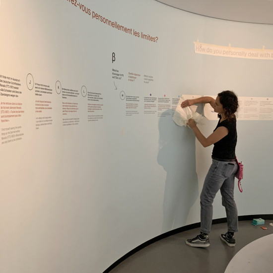 Folienschnitt am Laufmeter – Ausstellungsbeschriftung für das Bourbaki Museum