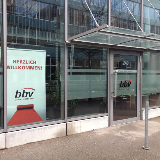 Sichtschutzfolie kombiniert mit farbigem Folienschnitt