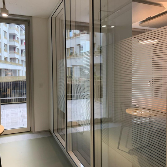 Individueller Sichtschutz für Büroräume – je nach Wunsch mit mehr oder weniger Durchblick